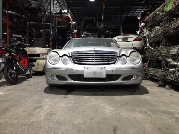 Benz W211 Half Cut
