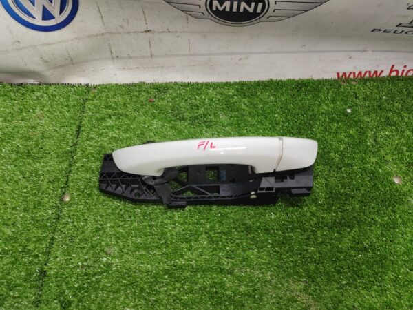 Volkswagen MK6 Door Handle Front Left (No Warranty)