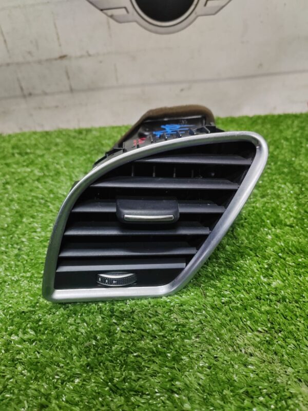 Audi A4 B8 Right Aircond Vent (No Warranty)