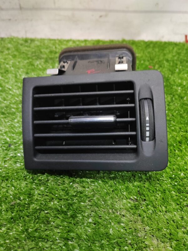 Benz W204 Aircond Vent Left Side (No Warranty)