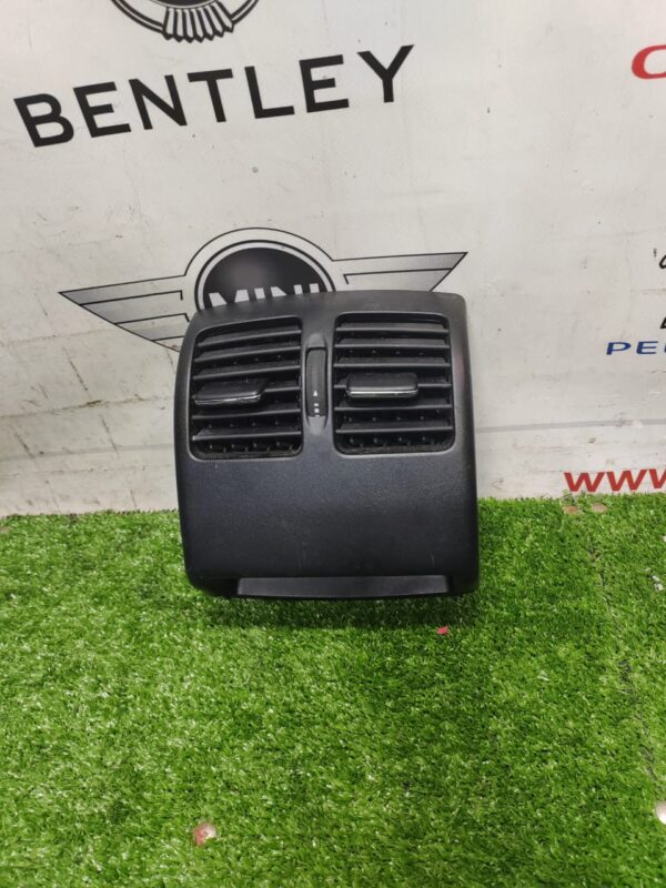 Benz W204 Rear Aircond Vent (No Warranty)