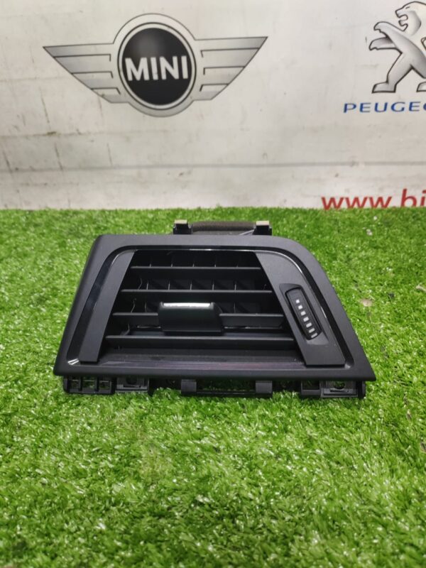 Benz W204 Right Aircond Vent (No Warranty)