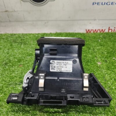 Benz W204 Right Aircond Vent (No Warranty)