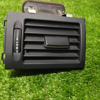 Benz W204 Aircond Vent Right Side (No Warranty)