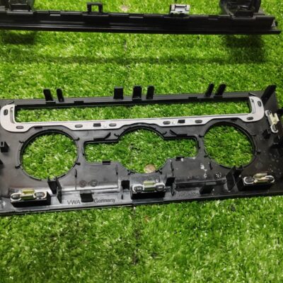 Volkswagen MK7 Canter Aircond Vent With Trim Radio (No Warranty)