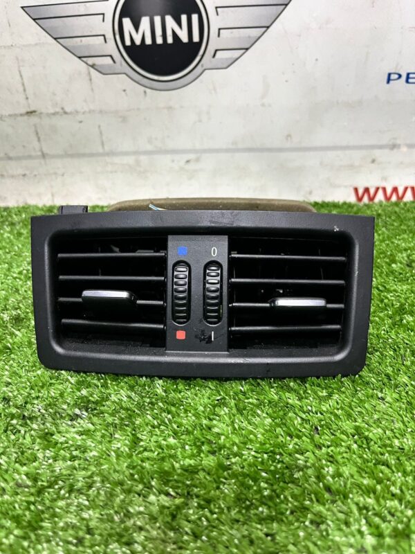 BMW E90 Rear Aircond Vent (No Warranty)