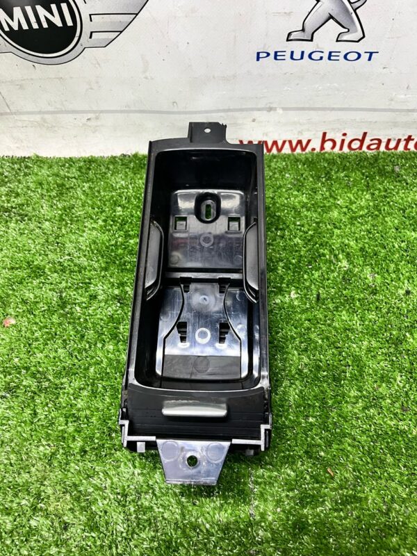 Volkswagen MK6 Armrest Coin Box (No Warranty)