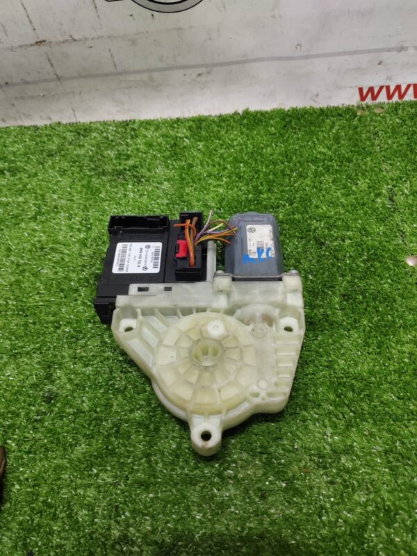Volkswagen MK6 Front Left Power Window Motor (With Warranty)