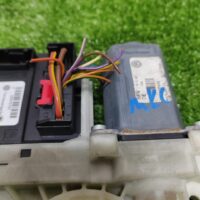 Volkswagen MK6 Front Left Power Window Motor (With Warranty) - Image 4
