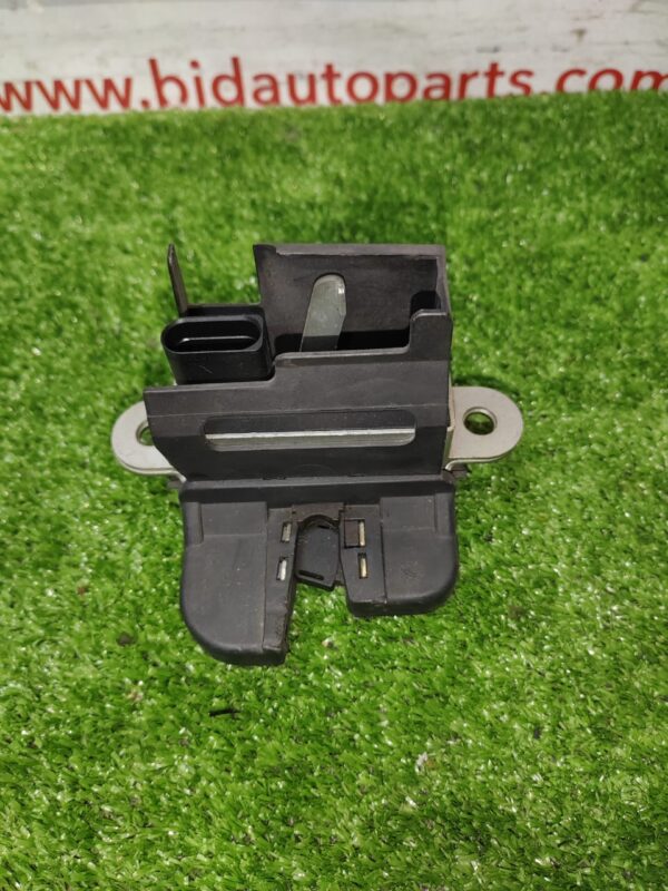 Volkswagen Passat B6 Bonnet Lock (With Warranty)