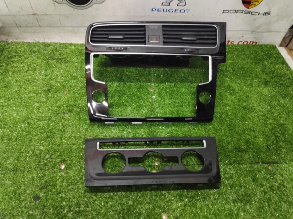 Volkswagen MK7 Canter Aircond Vent With Trim Radio (No Warranty)