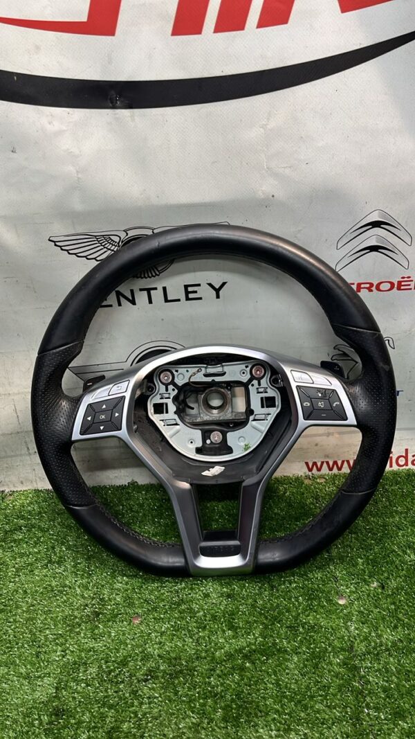 Benz W204 Steering Wheel No Airbag (No Warranty)