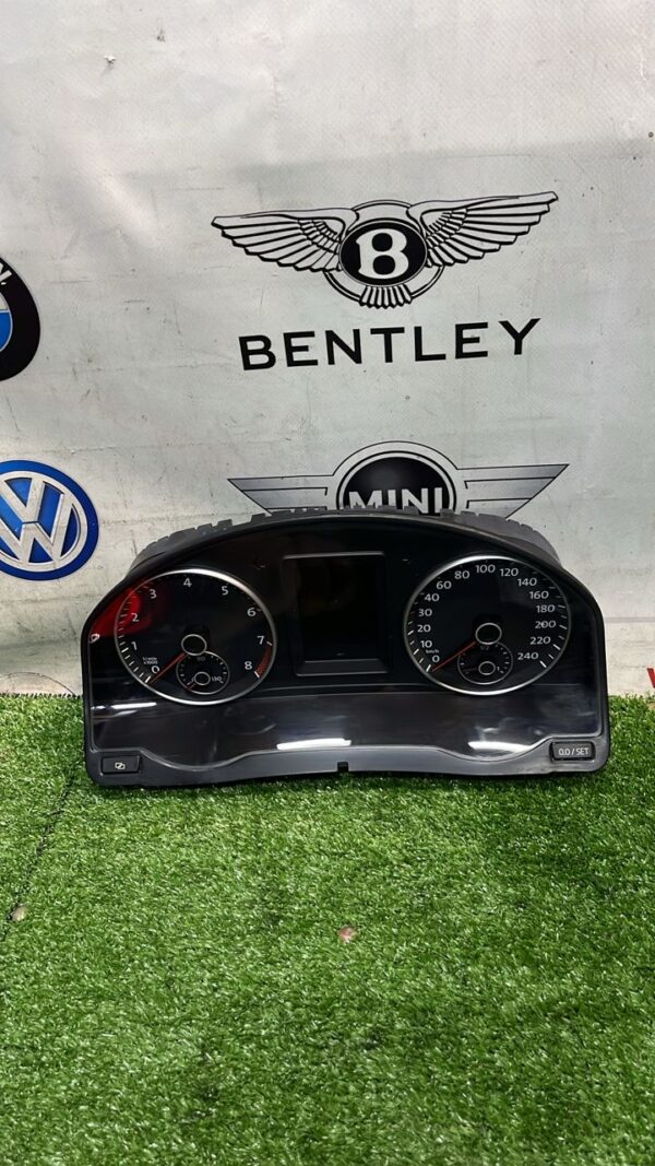 Volkswagen MK5 Cluster (No Warranty)
