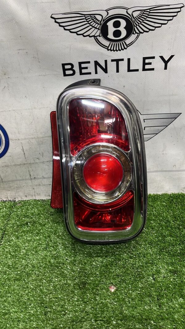 Mini Cooper R50 4-Door Right Tail Lights (No Warranty)