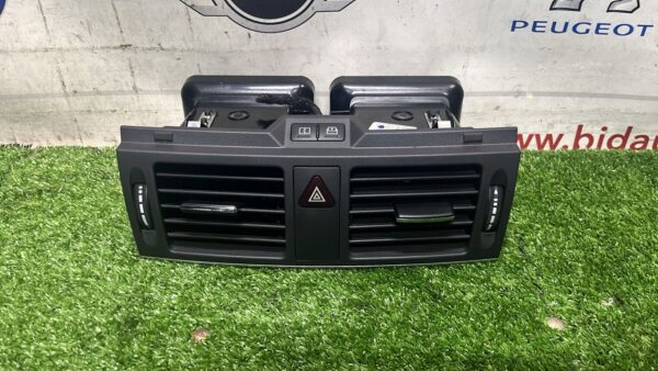 Benz W204 Canter Aircond Vent (No Warranty)