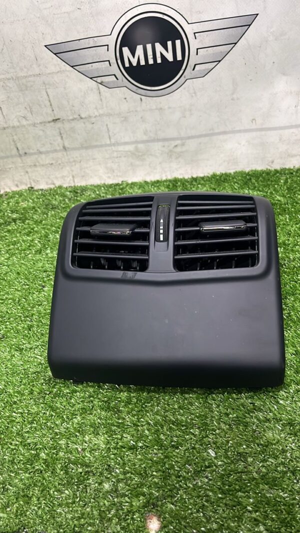 Benz W212 Rear Aircond Vent (No Warranty)
