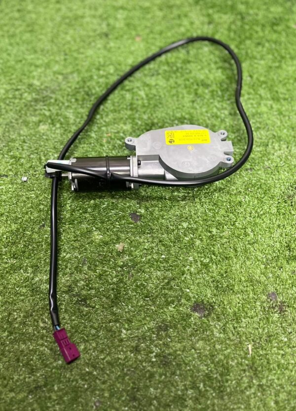 BMW F01 F02 F03 2008-2015 Rear Sunshade Motor (PN# 9299000069) (With Warranty)